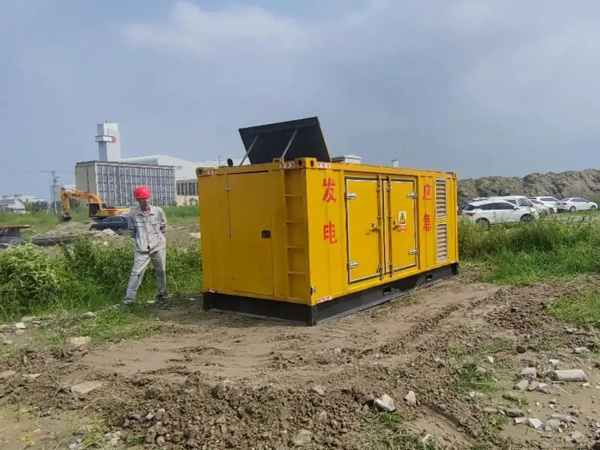 佛冈200KW柴油发电机机组每小时的油耗量受哪些因素影响？